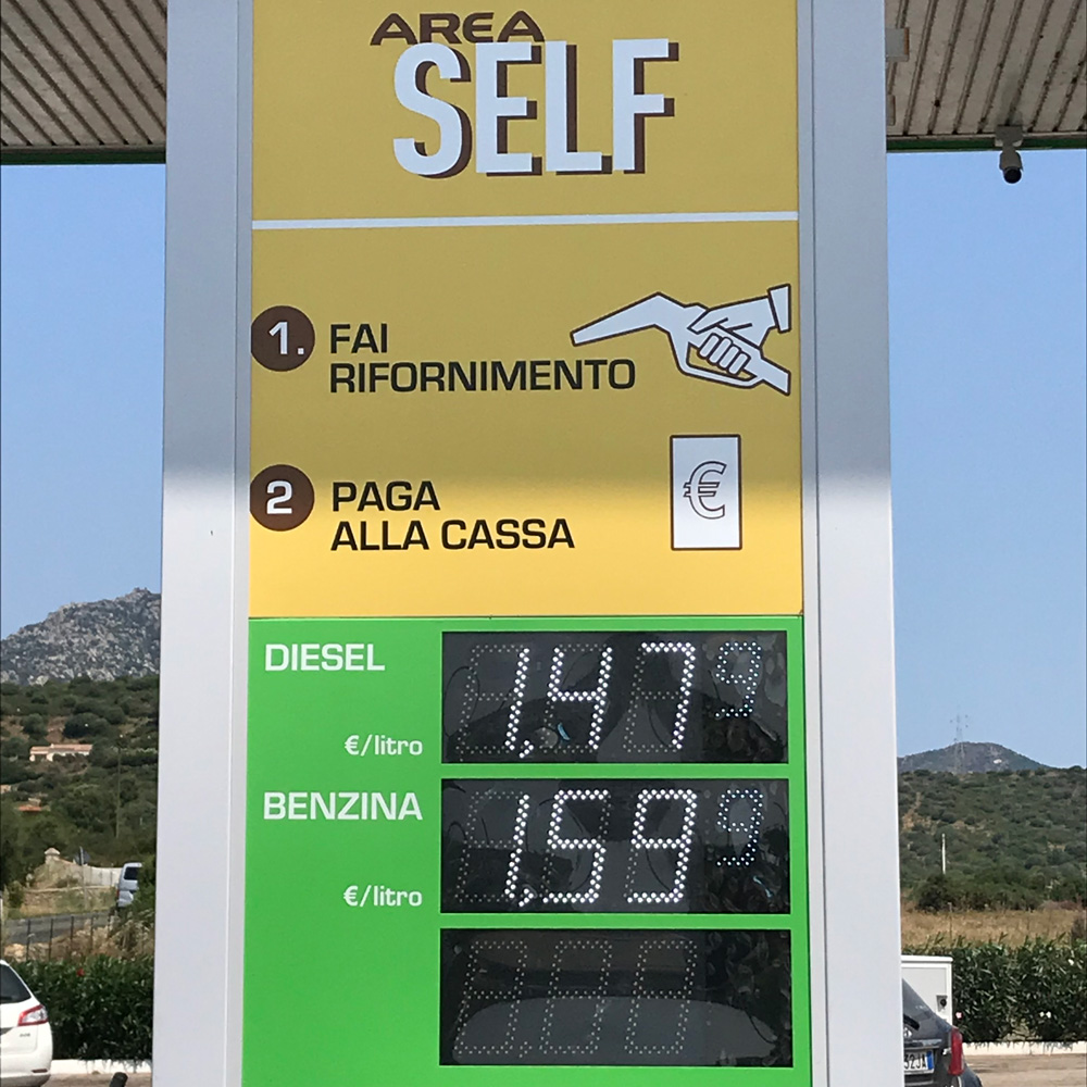Sardinie tankování pohonné hmoty benzín